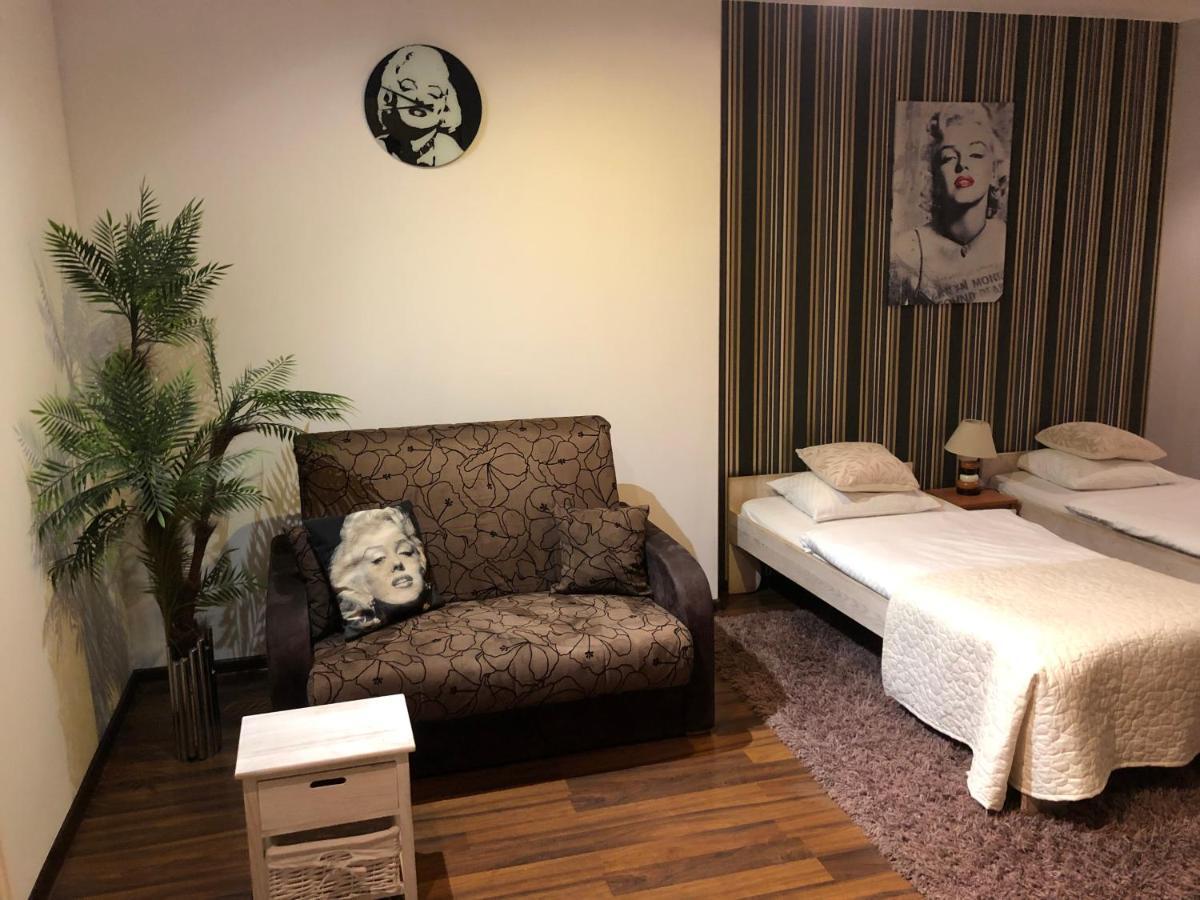 شقة يلينيا غورا  في Apartament Tipton المظهر الخارجي الصورة