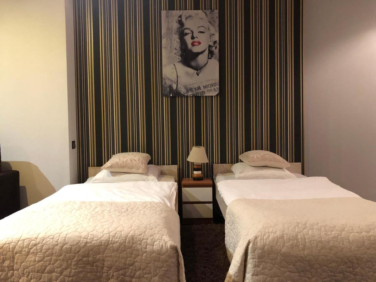 شقة يلينيا غورا  في Apartament Tipton المظهر الخارجي الصورة
